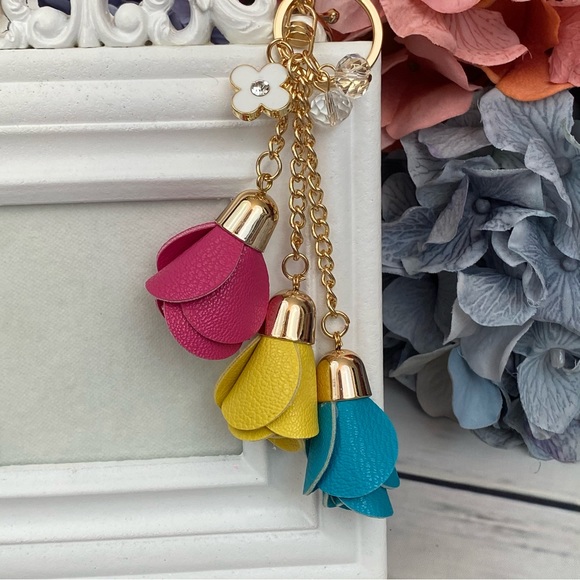 Multicolor Triple Rose Charm with Beads Keychain - Picture 4 of 12